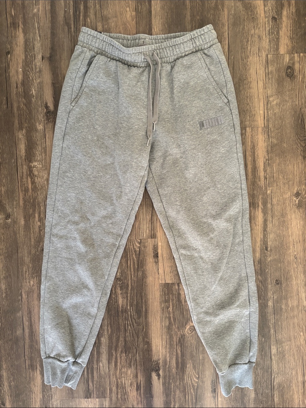 PUMA Men's Essentials Embossed Logo Fleece Jogger Sweatpants Gray Medium
